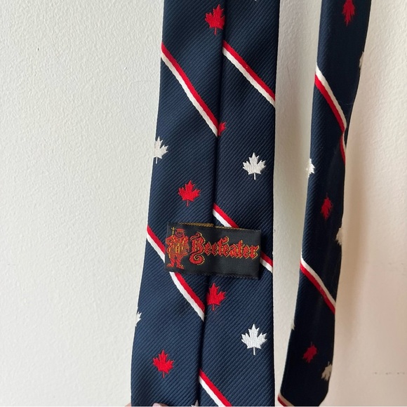 Vintage Beefeater Canada Tie | Red & White maple leaf striped | made in Canada - Picture 4 of 8